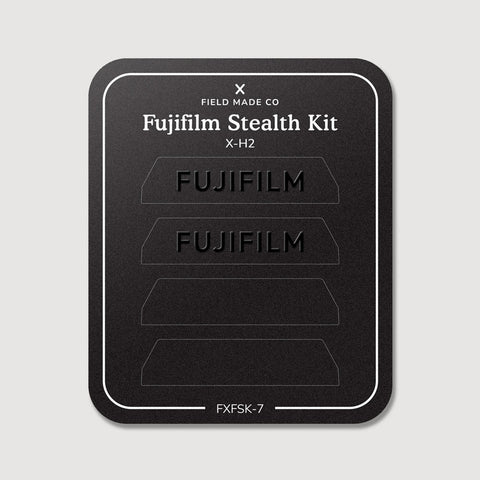 Kit discret pour Fujifilm X-H2 : vinyles Logo discret et Noir mat sur la feuille de support Field Made Co