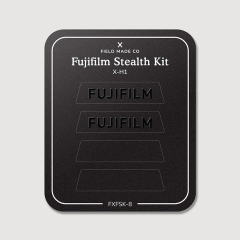 Kit discret pour Fujifilm X-H1 : vinyles Logo discret et Noir mat sur la feuille de support Field Made Co