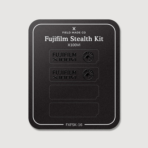 Kit discret pour Fujifilm X100 VI : vinyles Logo discret et Noir mat sur la feuille de support Field Made Co