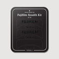 Kit discret pour Fujifilm X-T4 : vinyles Logo discret et Noir mat sur la feuille de support Field Made Co