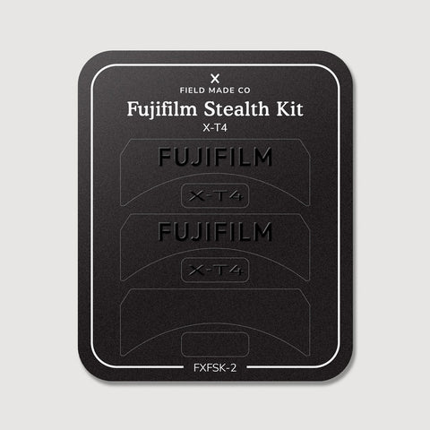Kit discret pour Fujifilm X-T4 : vinyles Logo discret et Noir mat sur la feuille de support Field Made Co