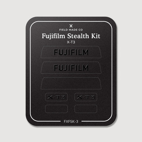 Kit discret pour Fujifilm X-T3 : vinyles Logo discret et Noir mat sur la feuille de support Field Made Co