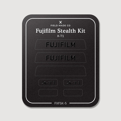 Kit discret pour Fujifilm X-T1 : vinyles Logo discret et Noir mat sur la feuille de support Field Made Co