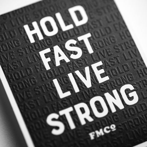 Autocollant 'Hold Fast Live Strong'
